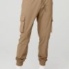 Hommes Alo Yoga Pantalon | Cargo Division Field Pantalon En Gravel Beige, Taille: 2Xl | Alo Yogaae