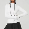 Femmes Vêtements Vuori T-Shirts | Wellness - Veste A Manches Longues Et Col Montant Cotele Dans Blanc, Taille: Moyen | Alo Yogaae