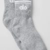 Hommes Alo Yoga Sous-Vetement | Chaussettes Demi-Equipage En Gris Chine Athletique/Blanc, Taille : Moyen | Alo Yogaae