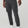 Hommes Alo Yoga Pantalon | Pantalon De Terrain Cargo Division En Gris Anthracite, Taille: 2Xl